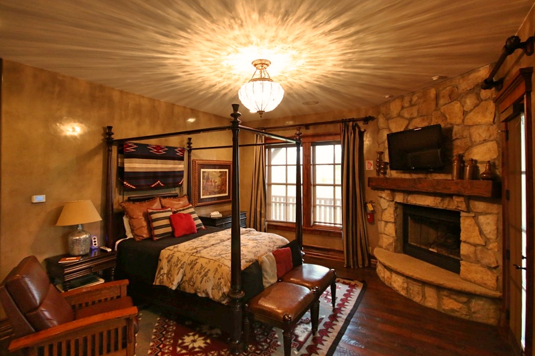 Four poster bed with TV and fireplace